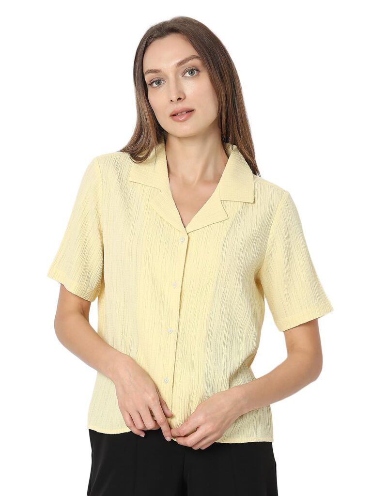 Textured Cuban Collar Short Sleeves Casual Shirt
