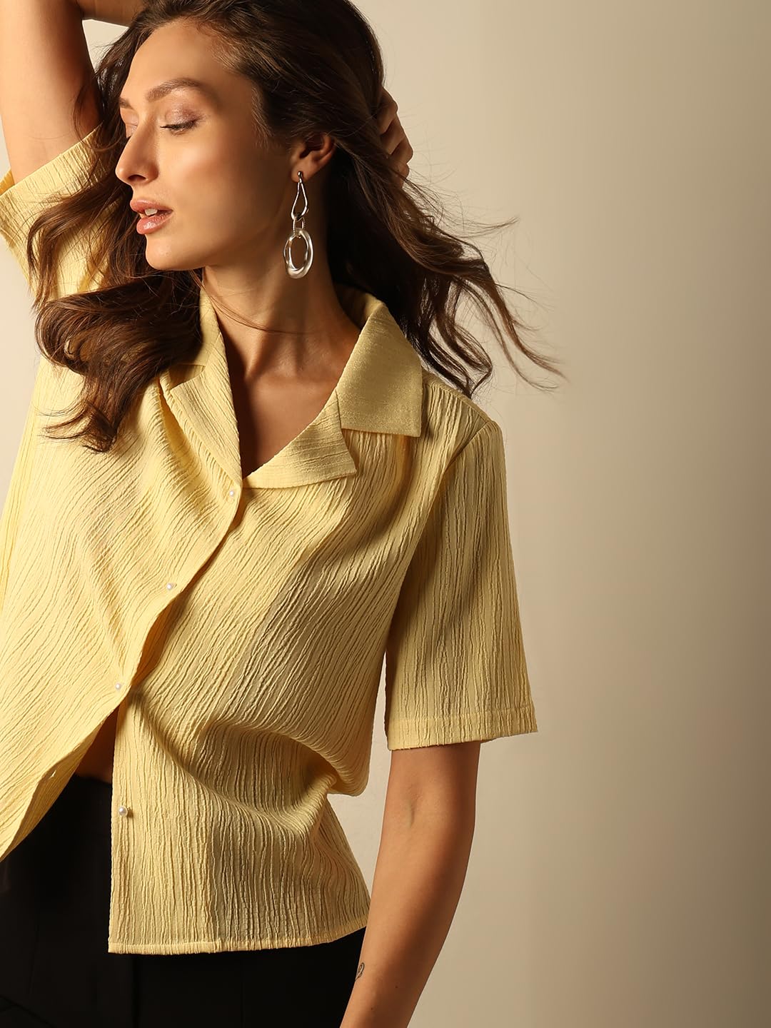 Textured Cuban Collar Short Sleeves Casual Shirt - Image 2
